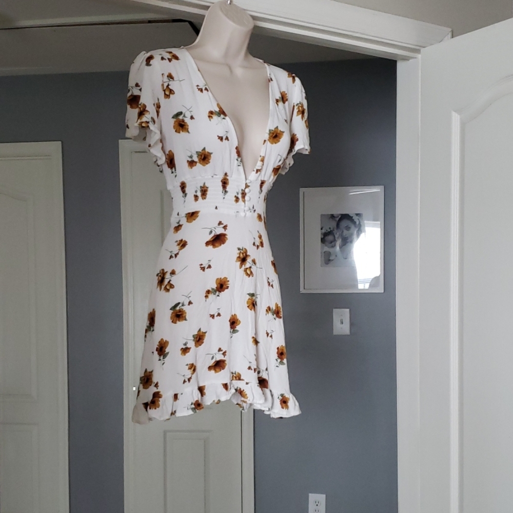 🎈Flirty Ruffled Sunflower Mini Dress. - Picture 2 of 5